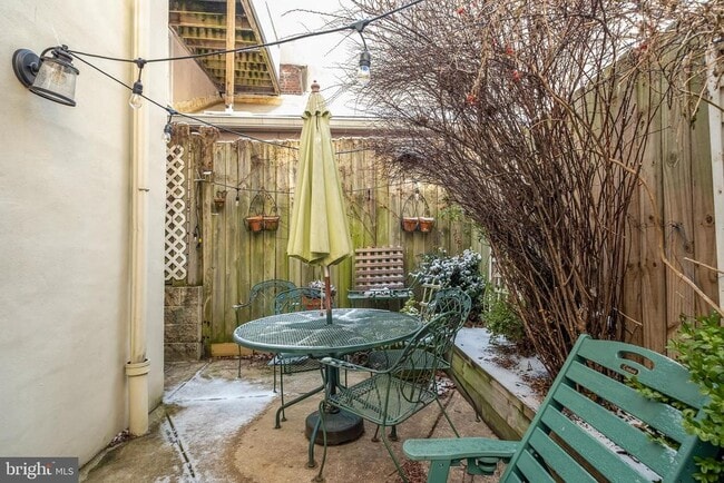 Building Photo - 908 S Front St