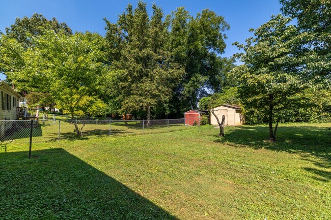 Building Photo - 2139 W Gilbert Ln