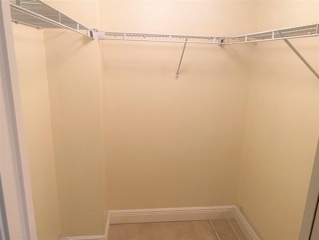 Building Photo - 3510 Oaks Way