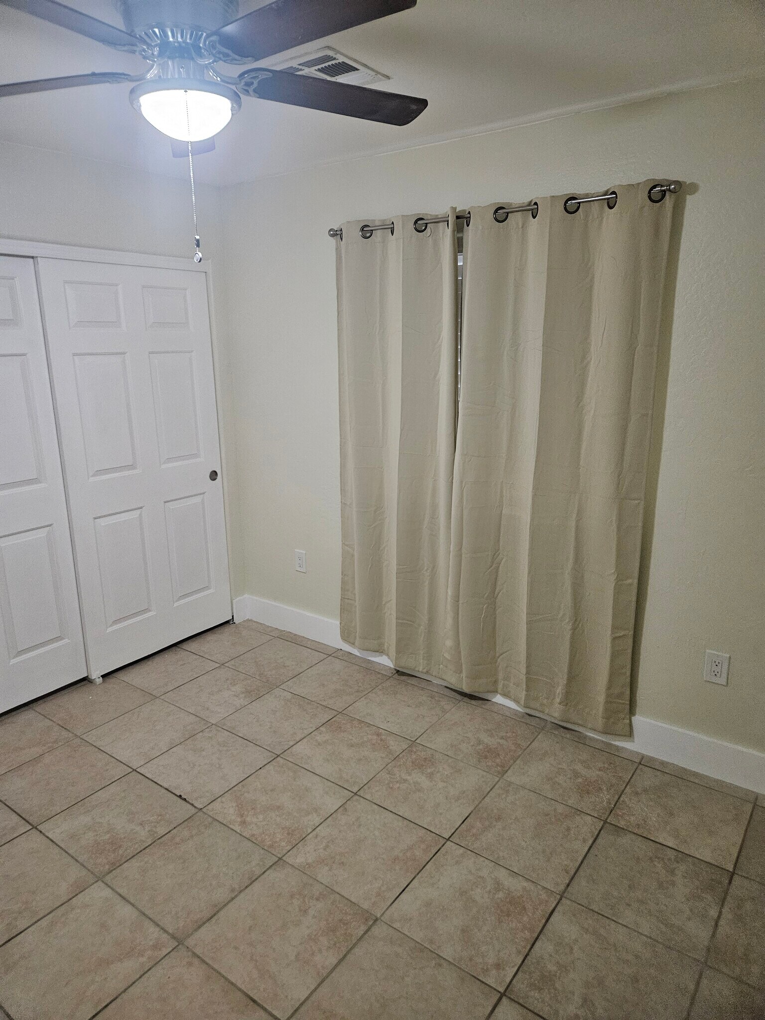 Building Photo - 9628 N 13th St