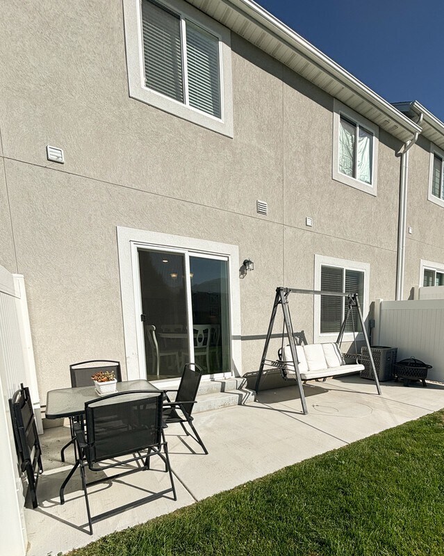 Building Photo - 875 W 600 S