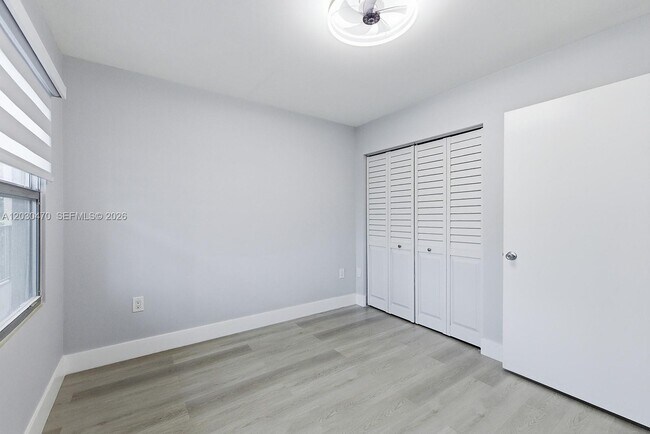 Building Photo - 550 SW 138th Ave