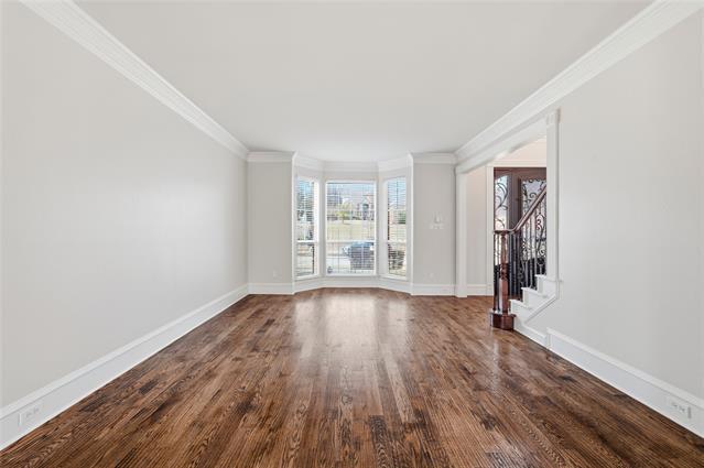 Building Photo - 715 Lakeway Dr