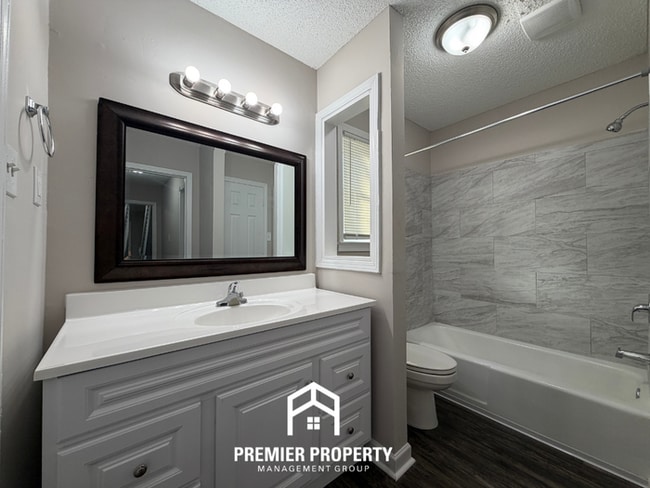 Building Photo - 3875 Earlynn Dr