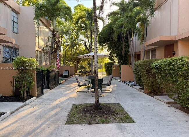 Building Photo - 6170 SW 68th St
