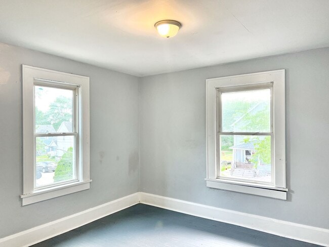Building Photo - 1438 Rowland Ave NE