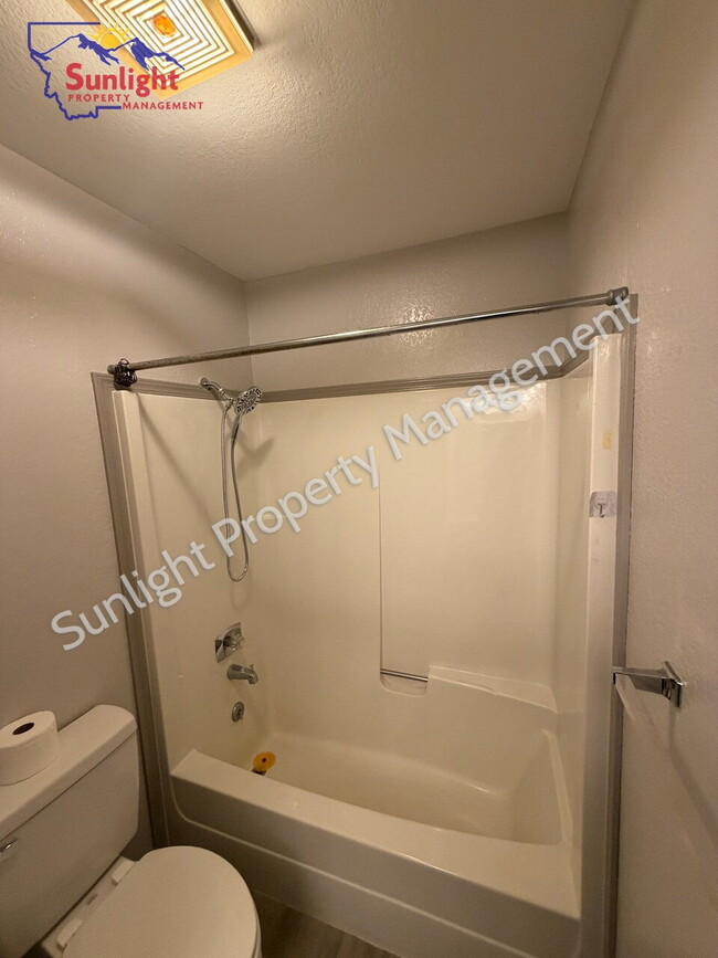 Building Photo - Updated 2-Bedroom Condo in the Heights – Garage, Balcony & Views