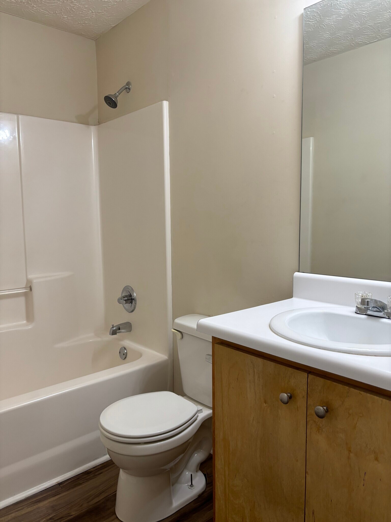 Upstairs Full Bath - 97 Lily Dr Apt I, Lily Drive Apartments