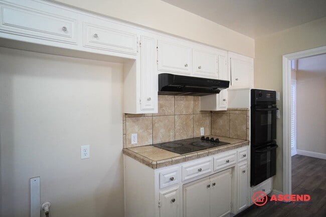 Building Photo - Phenomenal Home Located In Gated Community!