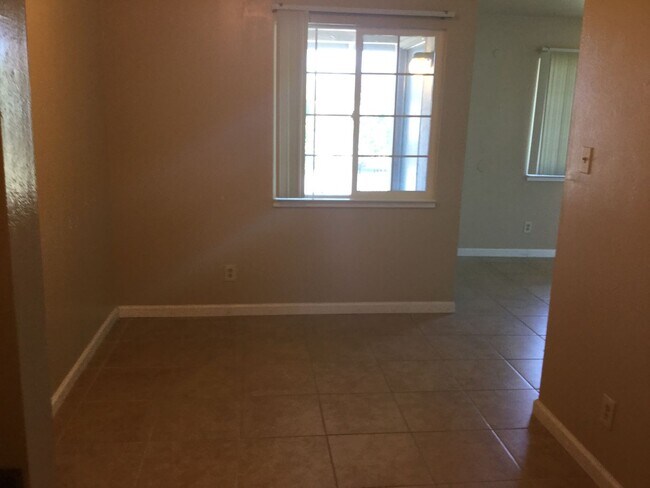 Building Photo - Cute upper-level 1bd. in Rohnert Park ~ Available NOW