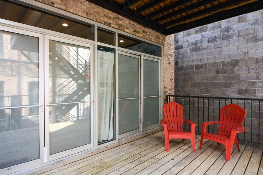 Building Photo - 1450 W Blackhawk St