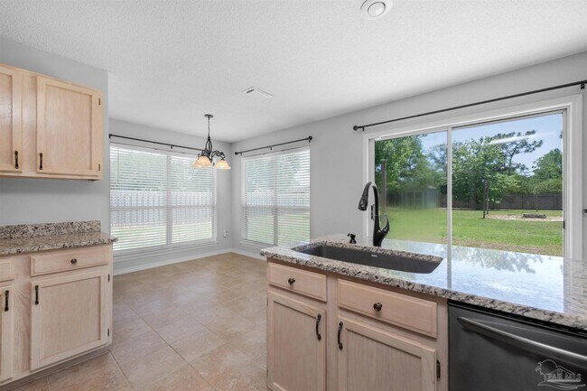 Building Photo - 6545 Fern St