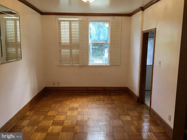 Building Photo - 2477 W Cold Spring Ln