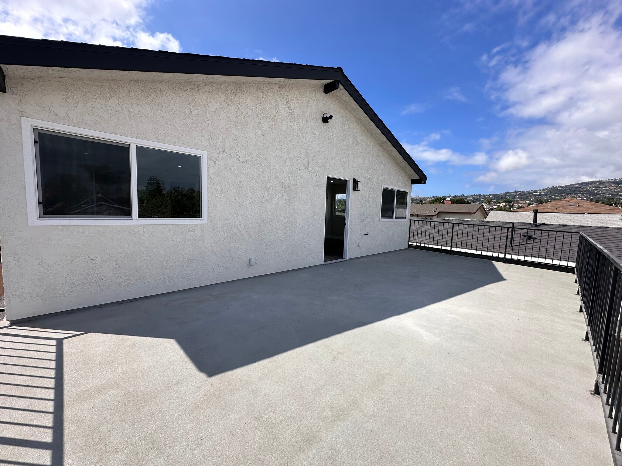 Building Photo - 770 W 2nd St