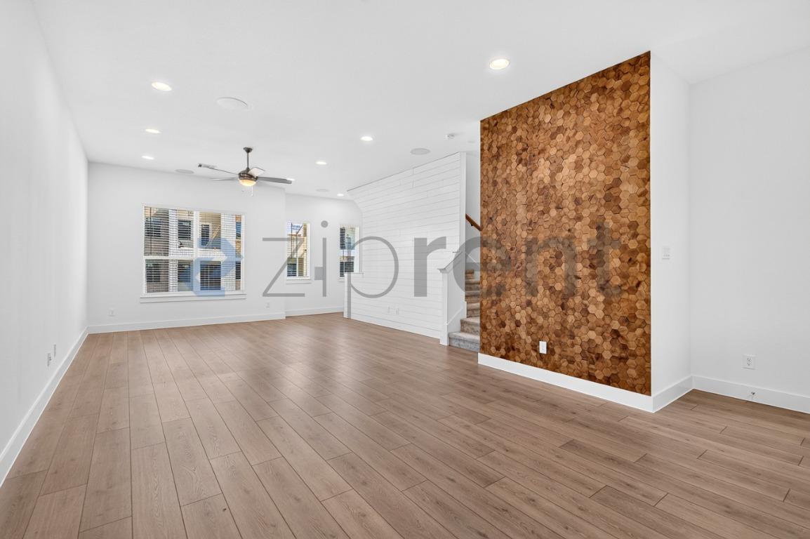 Building Photo - Unit