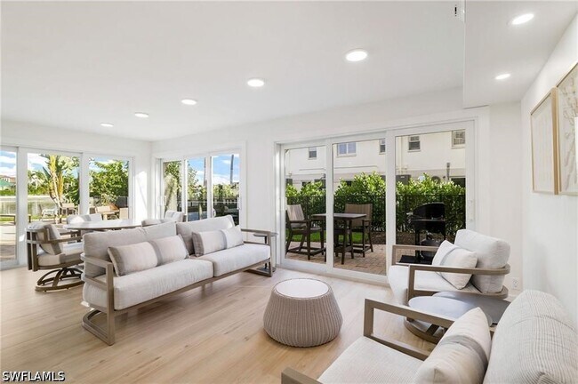 Building Photo - 9486 Gulf Shore Dr