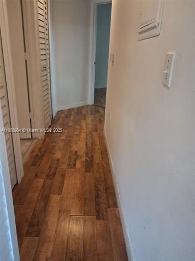 Building Photo - 9340 Fontainebleau Blvd