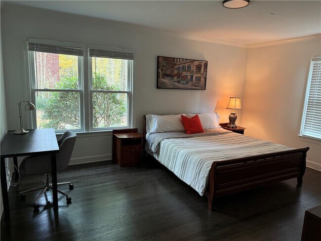 Building Photo - 1140 Goodwin Pl NE