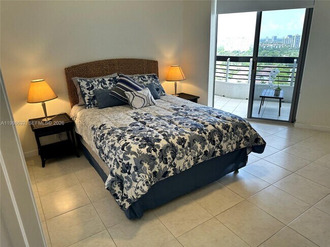 Building Photo - 3530 Mystic Pointe Dr