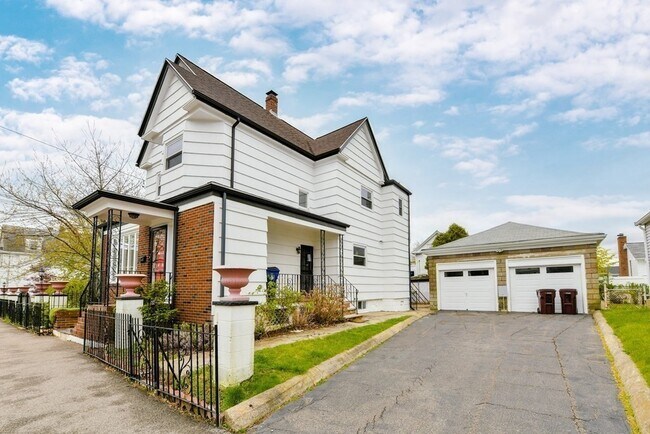 Building Photo - 40 Bosson St