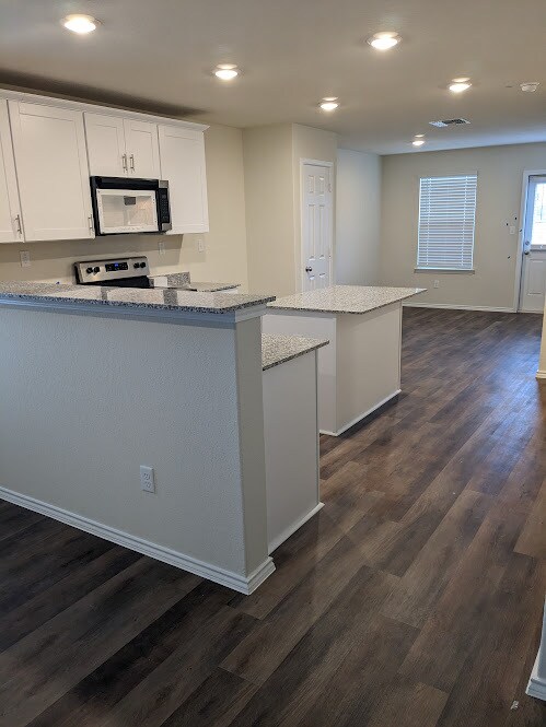 Kitchen - 6826 Turnpike
