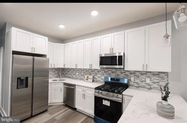 Building Photo - 3841 N Sydenham St