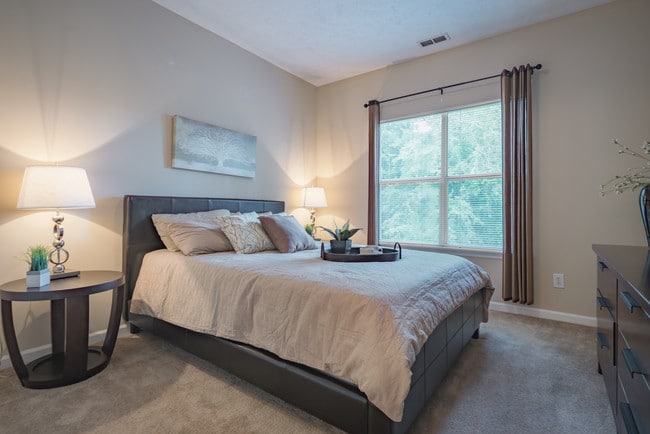 Bedroom - Kings Pointe Apartments