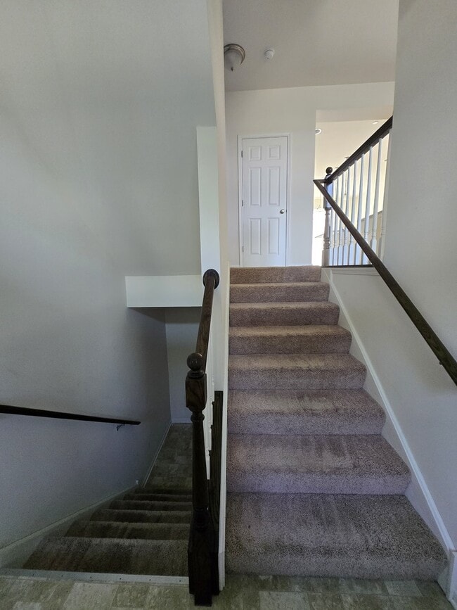 Building Photo - 522 Fairway Dr