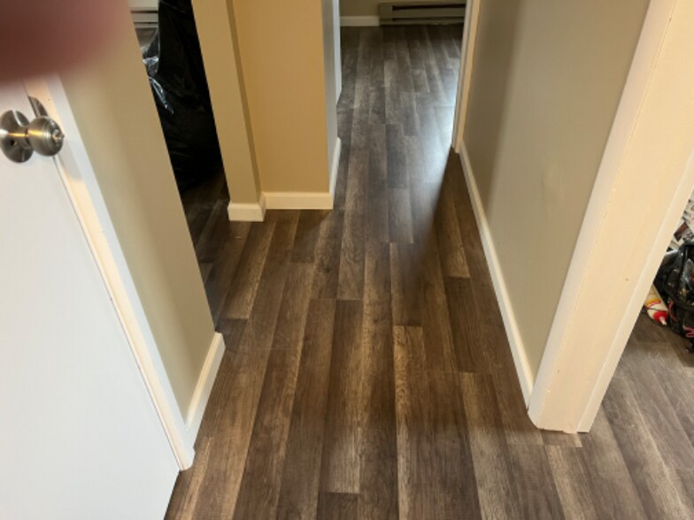 Building Photo - 132 S Apple St