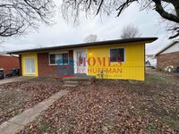 Building Photo - Four Bedroom | Two Bath House