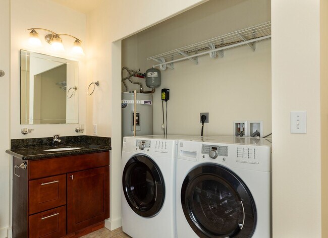 Building Photo - Sun-Filled 2BR/2BA Retreat w/ Split Layout, In-Unit W/D & Parking – Spacious 1,009 Sq Ft!
