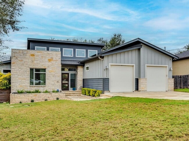 Building Photo - 17215 Oak Cliff Cir