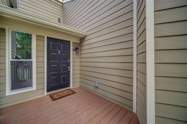 Building Photo - 2218 Woodfern Dr