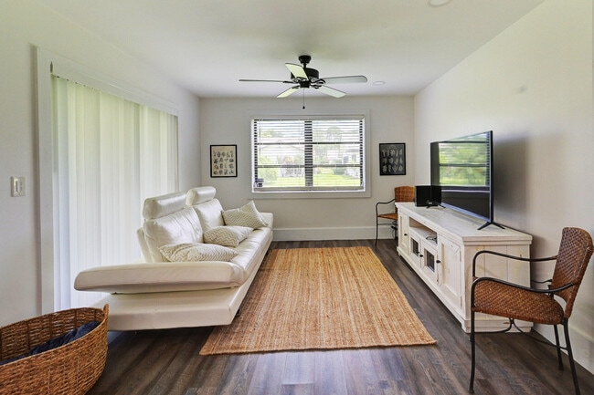 Building Photo - 2756 Carnation Ct