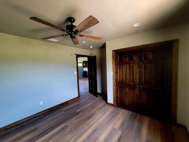 Building Photo - 401 Alpine Dr