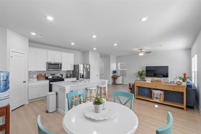 Building Photo - 123 Alset Dr