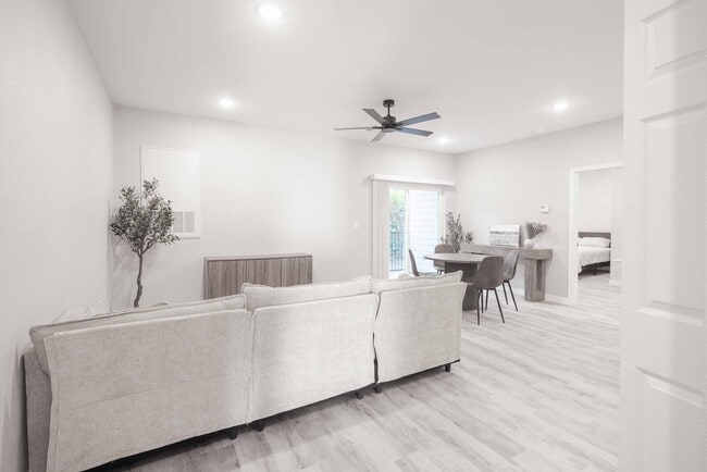 Building Photo - Green Gardens Townhomes & Apartments