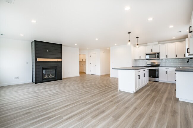 Building Photo - 1517 Hovel Rd