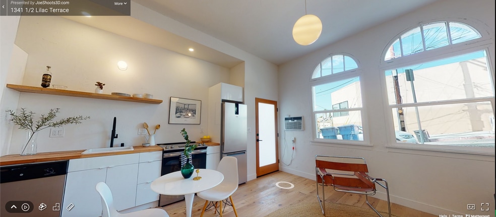 Building Photo - 1341 1/2 Lilac Ter