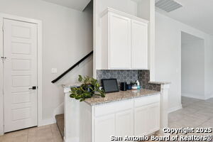 Building Photo - 462 Vamanos