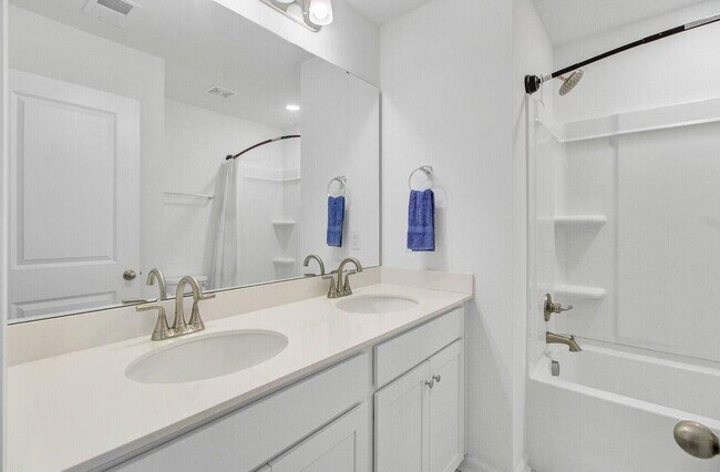 Building Photo - 770 Trotters Ln