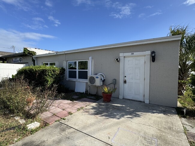 Primary Photo - 209 E Main St