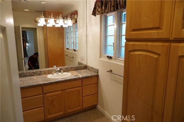 Building Photo - 1200 Oakwood Dr