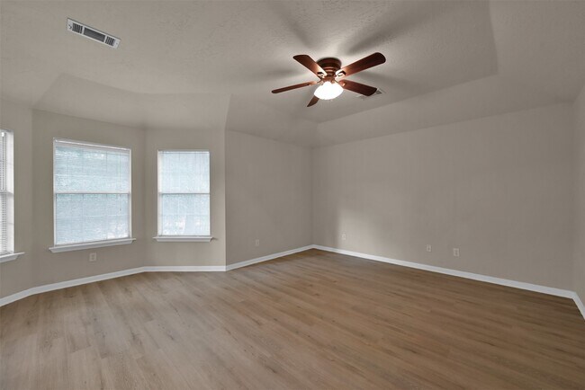 Building Photo - 30 Hidden Meadow Dr