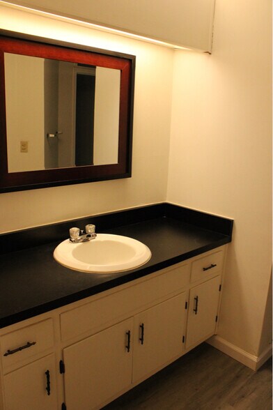 Building Photo - 3747 Donovan Dr