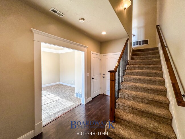 Building Photo - Spectacular 3 bed 2.5 bath in Highland