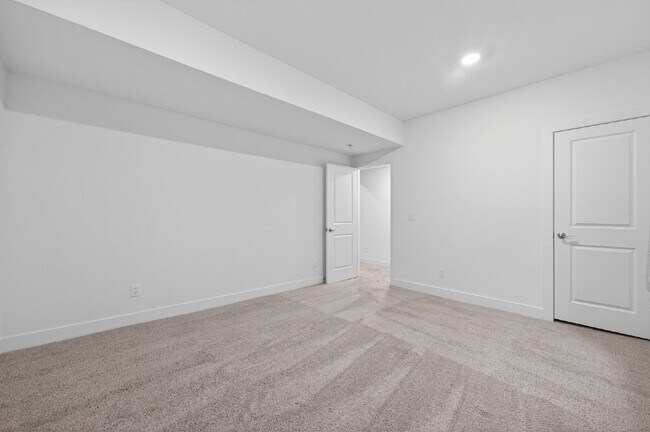 Building Photo - 6311 Stable View St