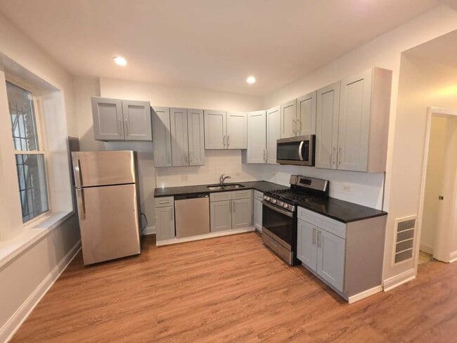 Building Photo - 4016 W 26th St