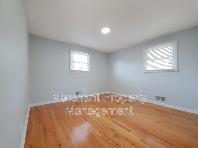 Building Photo - 1104 Dorothy St