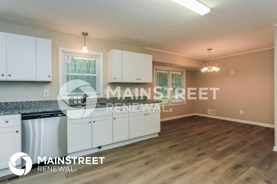 Building Photo - 6910 Cottonwood Trail